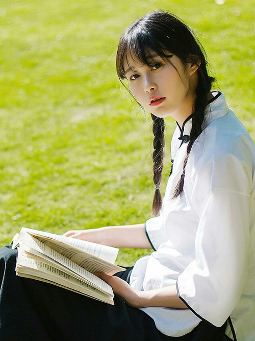 皇家马德里俱乐部签约哥伦比亚球员,增加攻击力,哥伦比亚踢内马尔