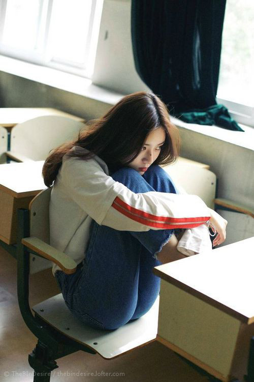 爱游戏官网-气候突变干扰场地状态裁判频繁暂停比赛确保安全，气候突变事件