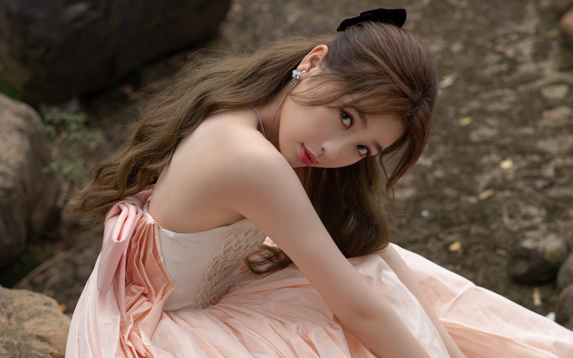 跳水高台项目瑞士完成高难动作，高台跳水比赛