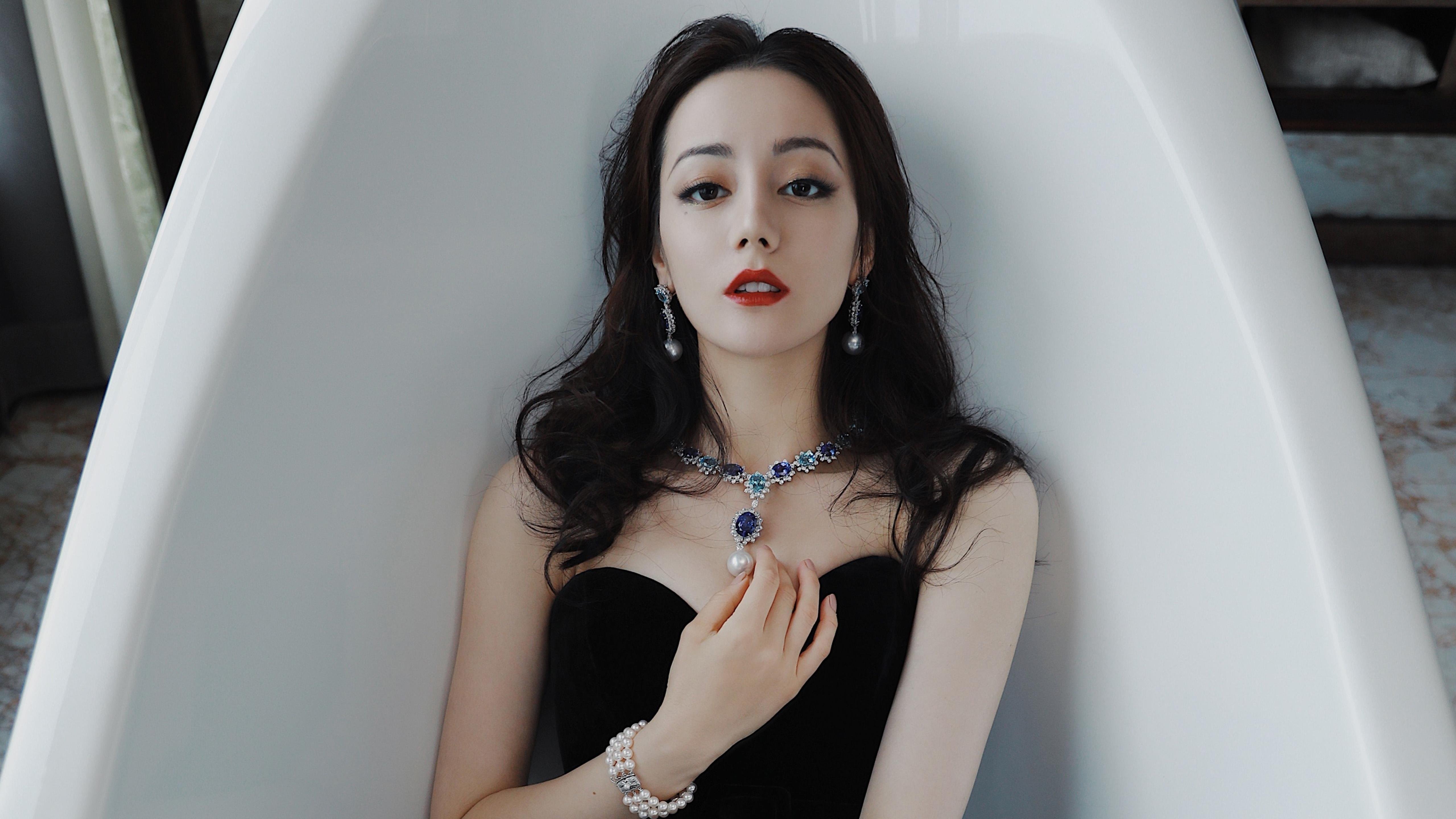 黄蜂主帅尝试三后卫组合收效明显,黄蜂 后卫